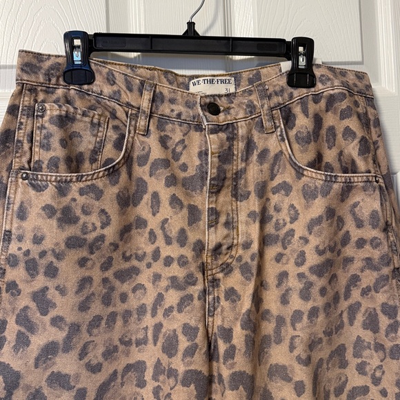 NWOT WE THE FREE Free People Good Luck Mid Ruse Barrel Jeans leopard animal 31 - Picture 5 of 10
